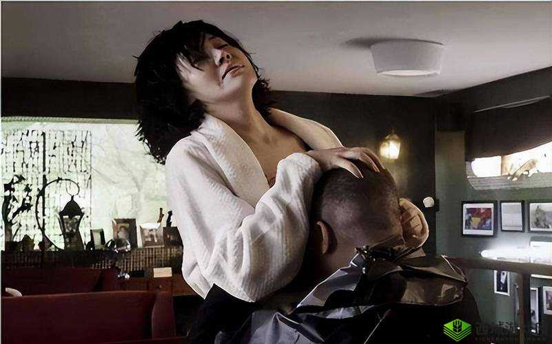 美女激情草逼之极致演绎：震撼视觉与感官的狂野篇章